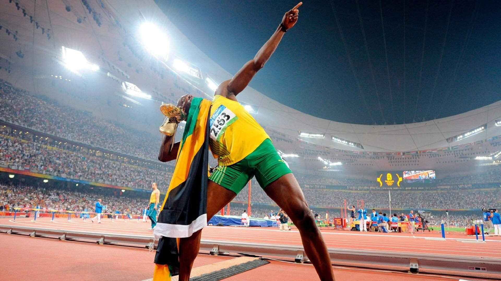 开云体育app-范弗利特，欧冠淘汰赛之夜，从压力熔炉中淬炼出的英雄光芒